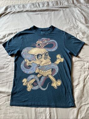 Ay Guey! Blue skull and serpent unisex T-shirt Sz. L . Good cond.